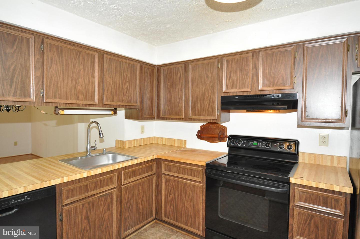 8722 PINNACLE ROCK CT, LORTON, Virginia 22079, 2 Bedrooms Bedrooms, 8 Rooms Rooms,1 BathroomBathrooms,Residential,For sale,8722 PINNACLE ROCK CT,VAFX2264662 MLS # VAFX2264662