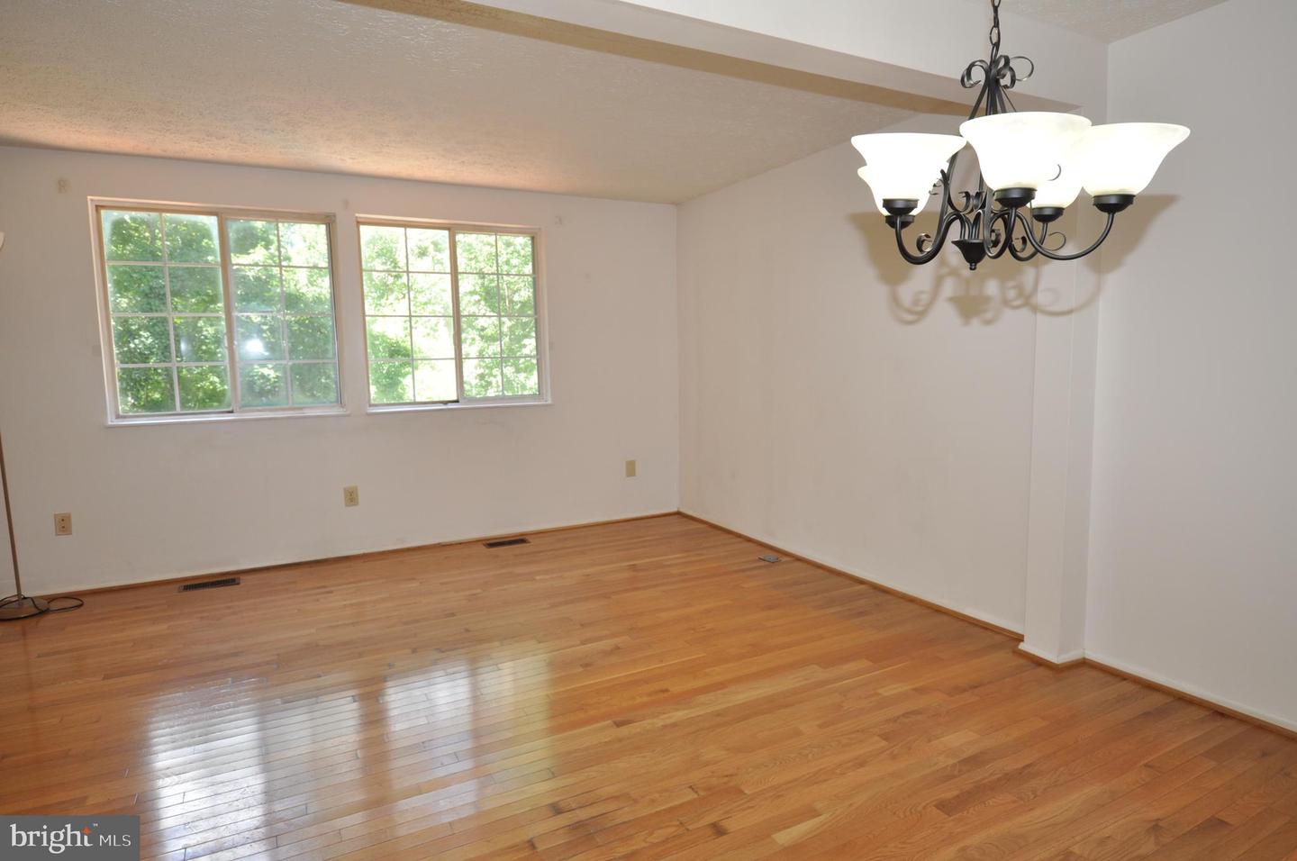 8722 PINNACLE ROCK CT, LORTON, Virginia 22079, 2 Bedrooms Bedrooms, 8 Rooms Rooms,1 BathroomBathrooms,Residential,For sale,8722 PINNACLE ROCK CT,VAFX2264662 MLS # VAFX2264662