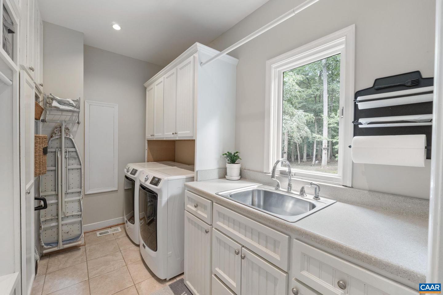 186 E TERRELL RD, CHARLOTTESVILLE, Virginia 22901, 6 Bedrooms Bedrooms, ,5 BathroomsBathrooms,Residential,For sale,186 E TERRELL RD,668401 MLS # 668401