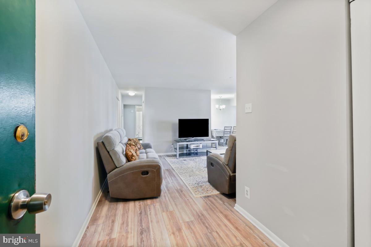 7096 SPRING GARDEN DR #104, SPRINGFIELD, Virginia 22150, 2 Bedrooms Bedrooms, ,1 BathroomBathrooms,Residential,For sale,7096 SPRING GARDEN DR #104,VAFX2264732 MLS # VAFX2264732
