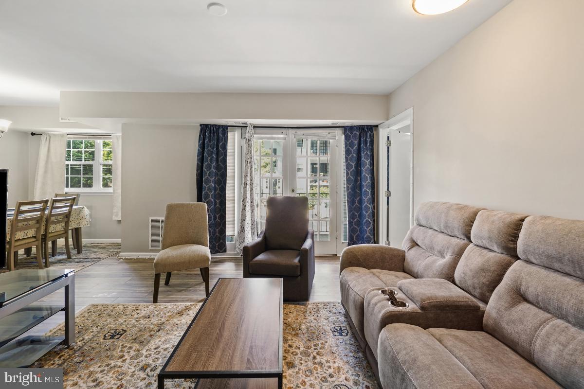 7096 SPRING GARDEN DR #104, SPRINGFIELD, Virginia 22150, 2 Bedrooms Bedrooms, ,1 BathroomBathrooms,Residential,For sale,7096 SPRING GARDEN DR #104,VAFX2264732 MLS # VAFX2264732