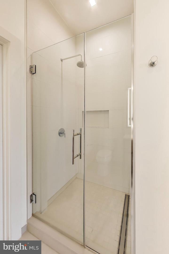 701 SWANN AVE #508, ALEXANDRIA, Virginia 22301, 1 Bedroom Bedrooms, ,1 BathroomBathrooms,Residential,For sale,701 SWANN AVE #508,VAAX2049282 MLS # VAAX2049282