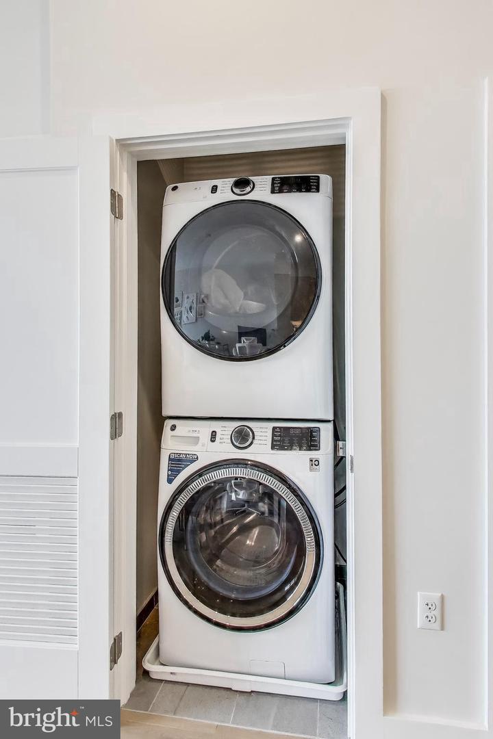 701 SWANN AVE #508, ALEXANDRIA, Virginia 22301, 1 Bedroom Bedrooms, ,1 BathroomBathrooms,Residential,For sale,701 SWANN AVE #508,VAAX2049282 MLS # VAAX2049282