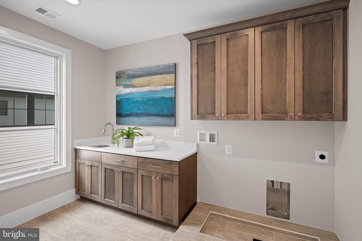 4771 26TH ST N, ARLINGTON, Virginia 22207, 5 Bedrooms Bedrooms, ,5 BathroomsBathrooms,Residential,For sale,4771 26TH ST N,VAAR2063122 MLS # VAAR2063122