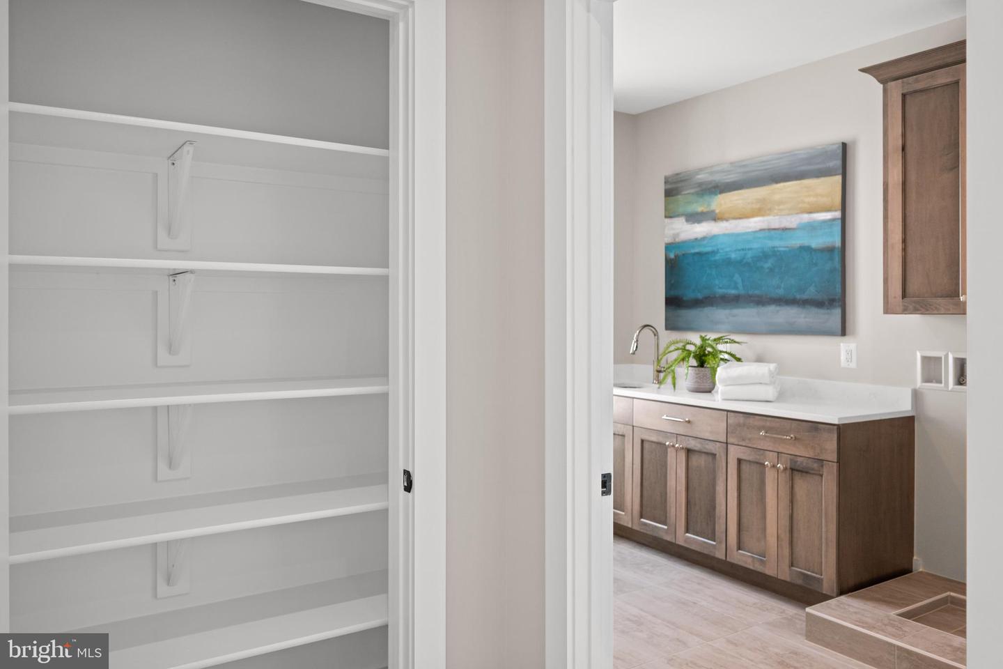 4771 26TH ST N, ARLINGTON, Virginia 22207, 5 Bedrooms Bedrooms, ,5 BathroomsBathrooms,Residential,For sale,4771 26TH ST N,VAAR2063122 MLS # VAAR2063122