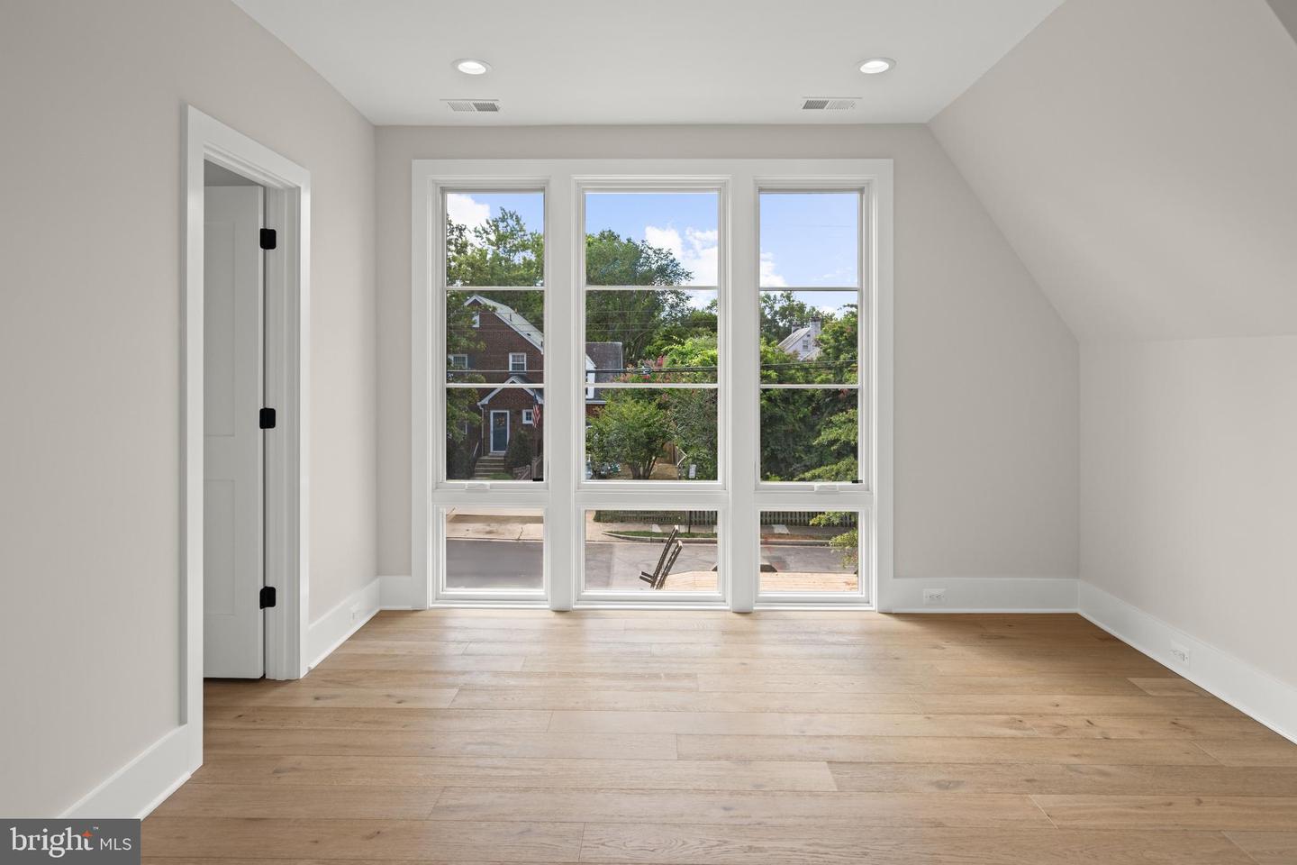 4771 26TH ST N, ARLINGTON, Virginia 22207, 5 Bedrooms Bedrooms, ,5 BathroomsBathrooms,Residential,For sale,4771 26TH ST N,VAAR2063122 MLS # VAAR2063122