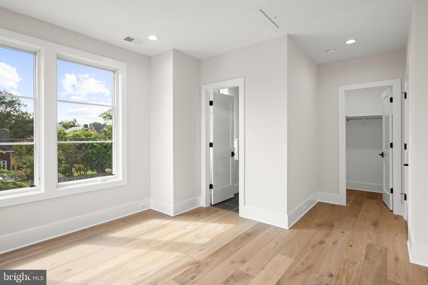 4771 26TH ST N, ARLINGTON, Virginia 22207, 5 Bedrooms Bedrooms, ,5 BathroomsBathrooms,Residential,For sale,4771 26TH ST N,VAAR2063122 MLS # VAAR2063122