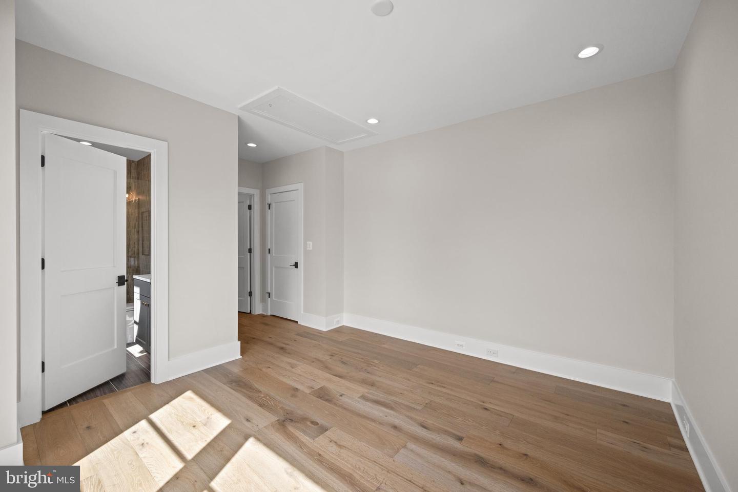 4771 26TH ST N, ARLINGTON, Virginia 22207, 5 Bedrooms Bedrooms, ,5 BathroomsBathrooms,Residential,For sale,4771 26TH ST N,VAAR2063122 MLS # VAAR2063122