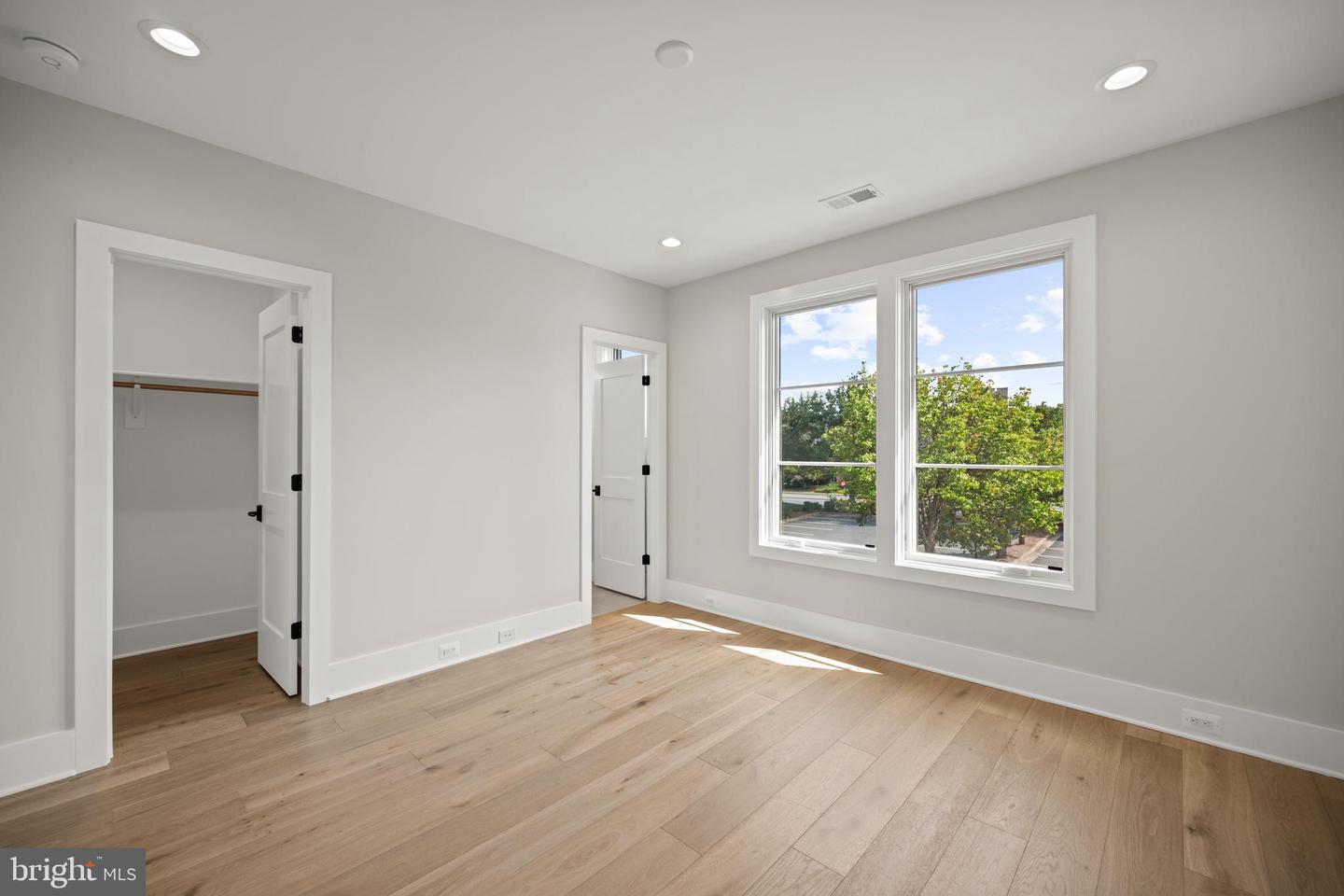 4771 26TH ST N, ARLINGTON, Virginia 22207, 5 Bedrooms Bedrooms, ,5 BathroomsBathrooms,Residential,For sale,4771 26TH ST N,VAAR2063122 MLS # VAAR2063122