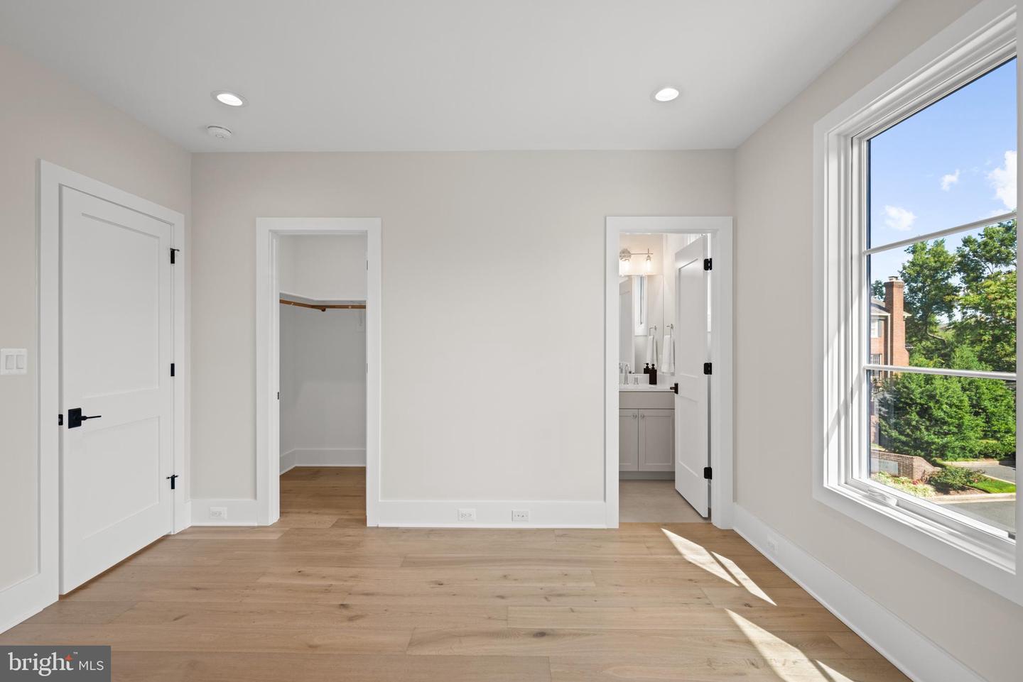 4771 26TH ST N, ARLINGTON, Virginia 22207, 5 Bedrooms Bedrooms, ,5 BathroomsBathrooms,Residential,For sale,4771 26TH ST N,VAAR2063122 MLS # VAAR2063122