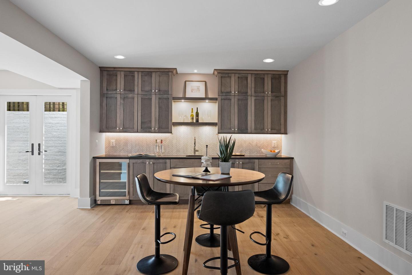 4771 26TH ST N, ARLINGTON, Virginia 22207, 5 Bedrooms Bedrooms, ,5 BathroomsBathrooms,Residential,For sale,4771 26TH ST N,VAAR2063122 MLS # VAAR2063122
