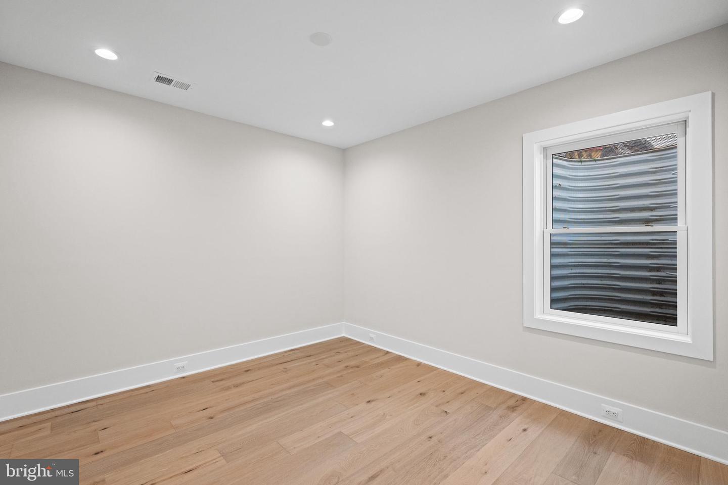 4771 26TH ST N, ARLINGTON, Virginia 22207, 5 Bedrooms Bedrooms, ,5 BathroomsBathrooms,Residential,For sale,4771 26TH ST N,VAAR2063122 MLS # VAAR2063122