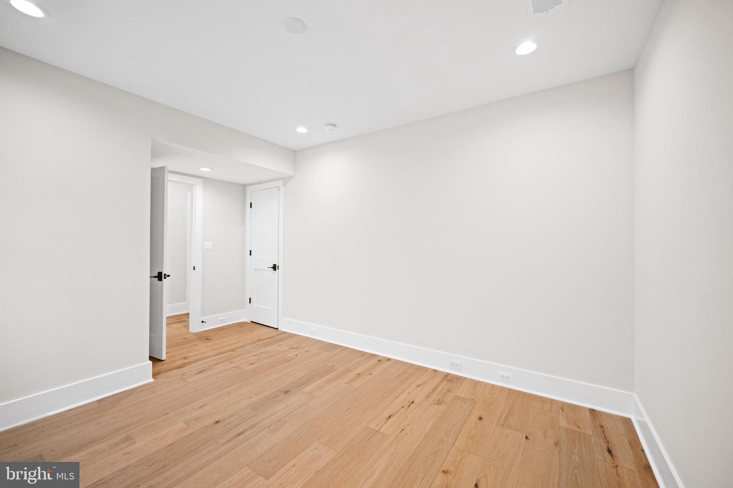 4771 26TH ST N, ARLINGTON, Virginia 22207, 5 Bedrooms Bedrooms, ,5 BathroomsBathrooms,Residential,For sale,4771 26TH ST N,VAAR2063122 MLS # VAAR2063122