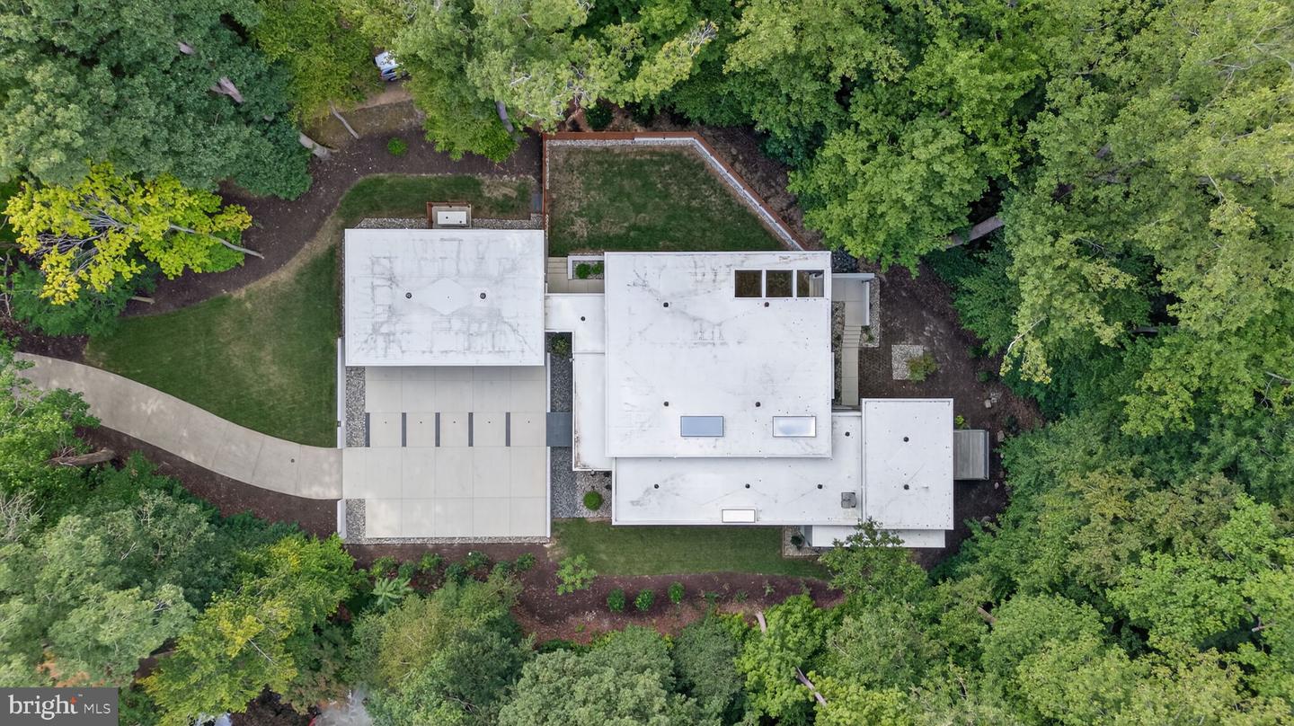 132 JEFFERSONS HUNDRED, WILLIAMSBURG, Virginia 23185, 4 Bedrooms Bedrooms, 12 Rooms Rooms,2 BathroomsBathrooms,Residential,For sale,132 JEFFERSONS HUNDRED,VAJC2000512 MLS # VAJC2000512