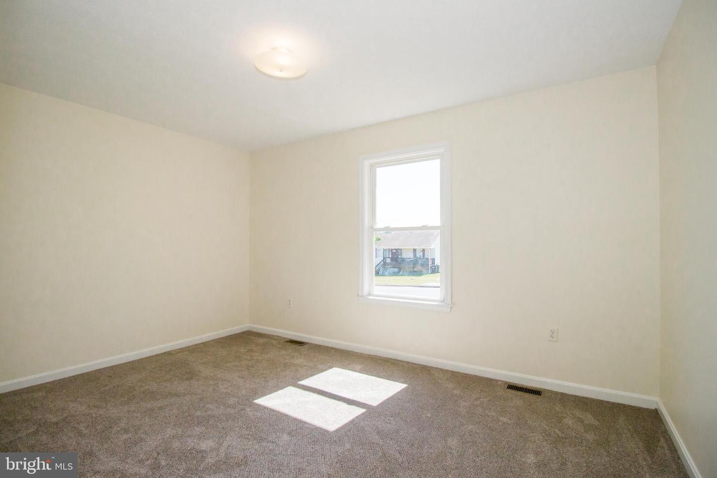 439 N SUMMIT AVE, WOODSTOCK, Virginia 22664, 3 Bedrooms Bedrooms, ,2 BathroomsBathrooms,Residential,For sale,439 N SUMMIT AVE,VASH2012444 MLS # VASH2012444