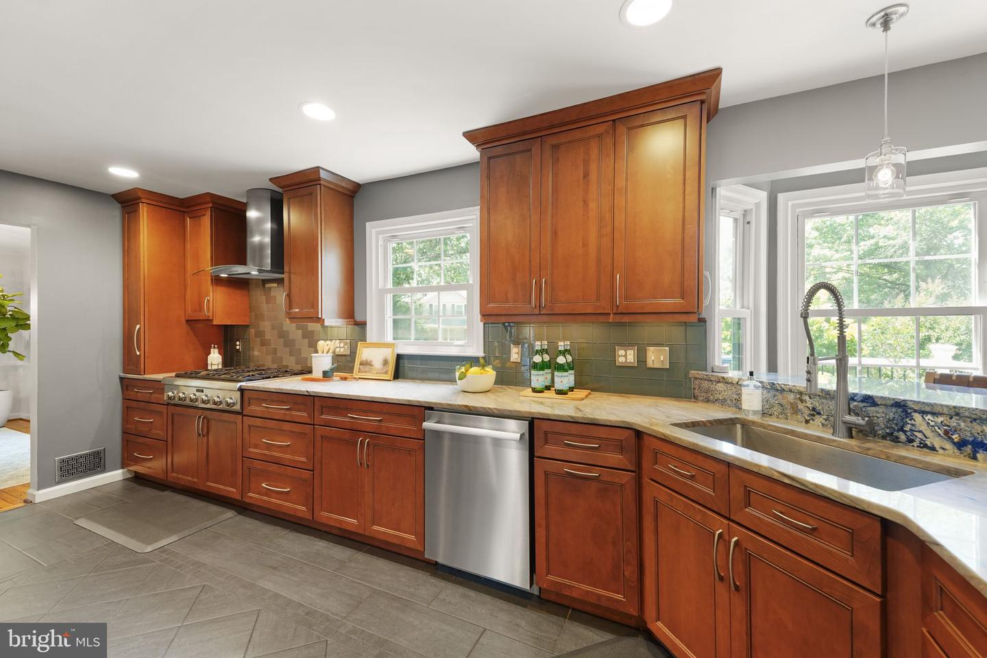 13312 TUCKAWAY DR, FAIRFAX, Virginia 22033, 5 Bedrooms Bedrooms, ,3 BathroomsBathrooms,Residential,For sale,13312 TUCKAWAY DR,VAFX2210994 MLS # VAFX2210994
