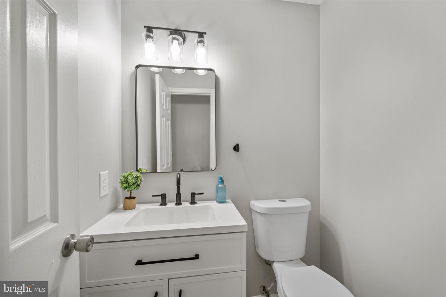 400 GARY CT, STERLING, Virginia 20164, 4 Bedrooms Bedrooms, ,2 BathroomsBathrooms,Residential,For sale,400 GARY CT,VALO2095870 MLS # VALO2095870