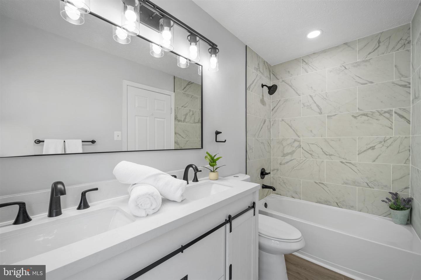 400 GARY CT, STERLING, Virginia 20164, 4 Bedrooms Bedrooms, ,2 BathroomsBathrooms,Residential,For sale,400 GARY CT,VALO2095870 MLS # VALO2095870