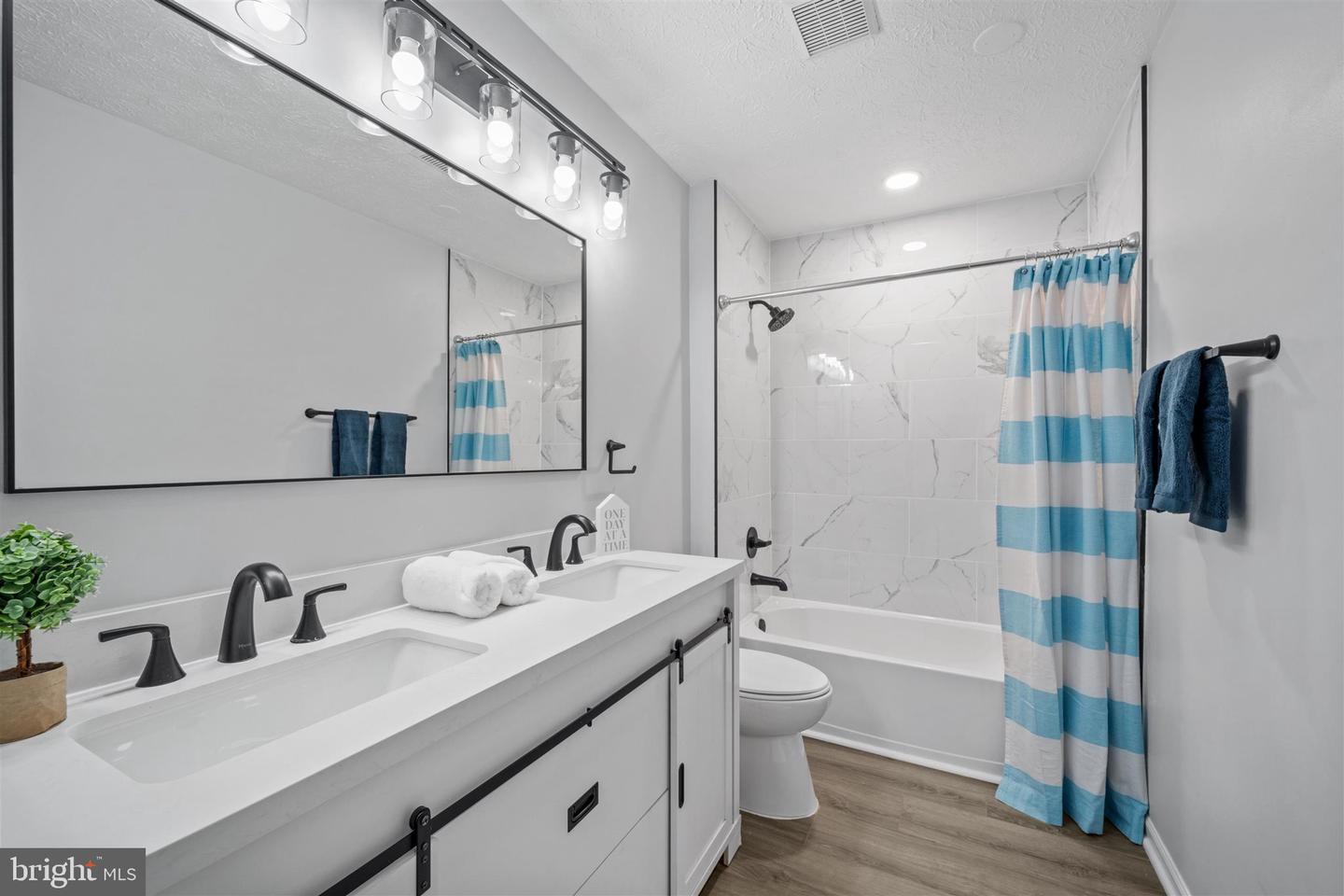 400 GARY CT, STERLING, Virginia 20164, 4 Bedrooms Bedrooms, ,2 BathroomsBathrooms,Residential,For sale,400 GARY CT,VALO2095870 MLS # VALO2095870
