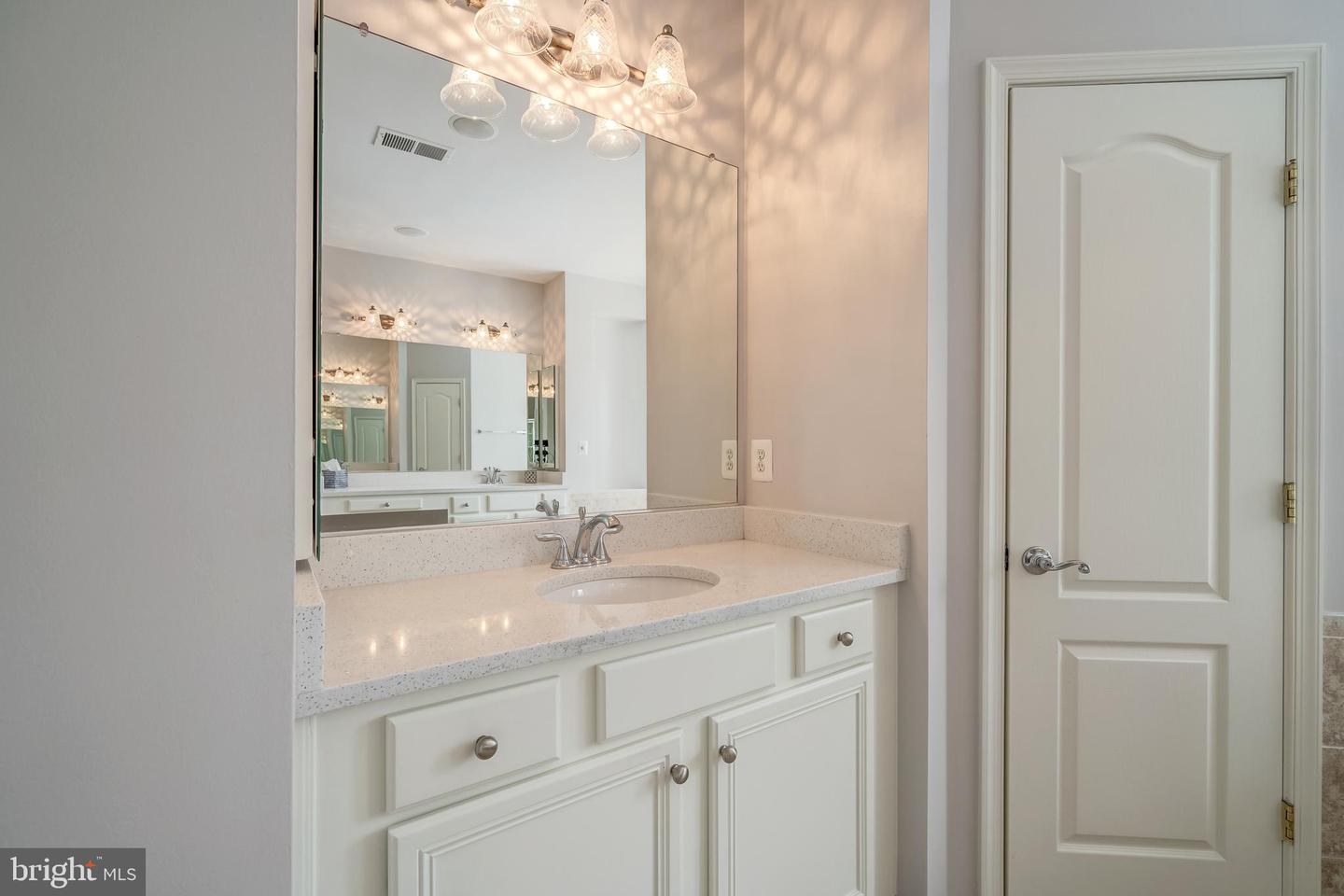43688 LEES MILL SQ, LEESBURG, Virginia 20176, 5 Bedrooms Bedrooms, ,4 BathroomsBathrooms,Residential,For sale,43688 LEES MILL SQ,VALO2097212 MLS # VALO2097212