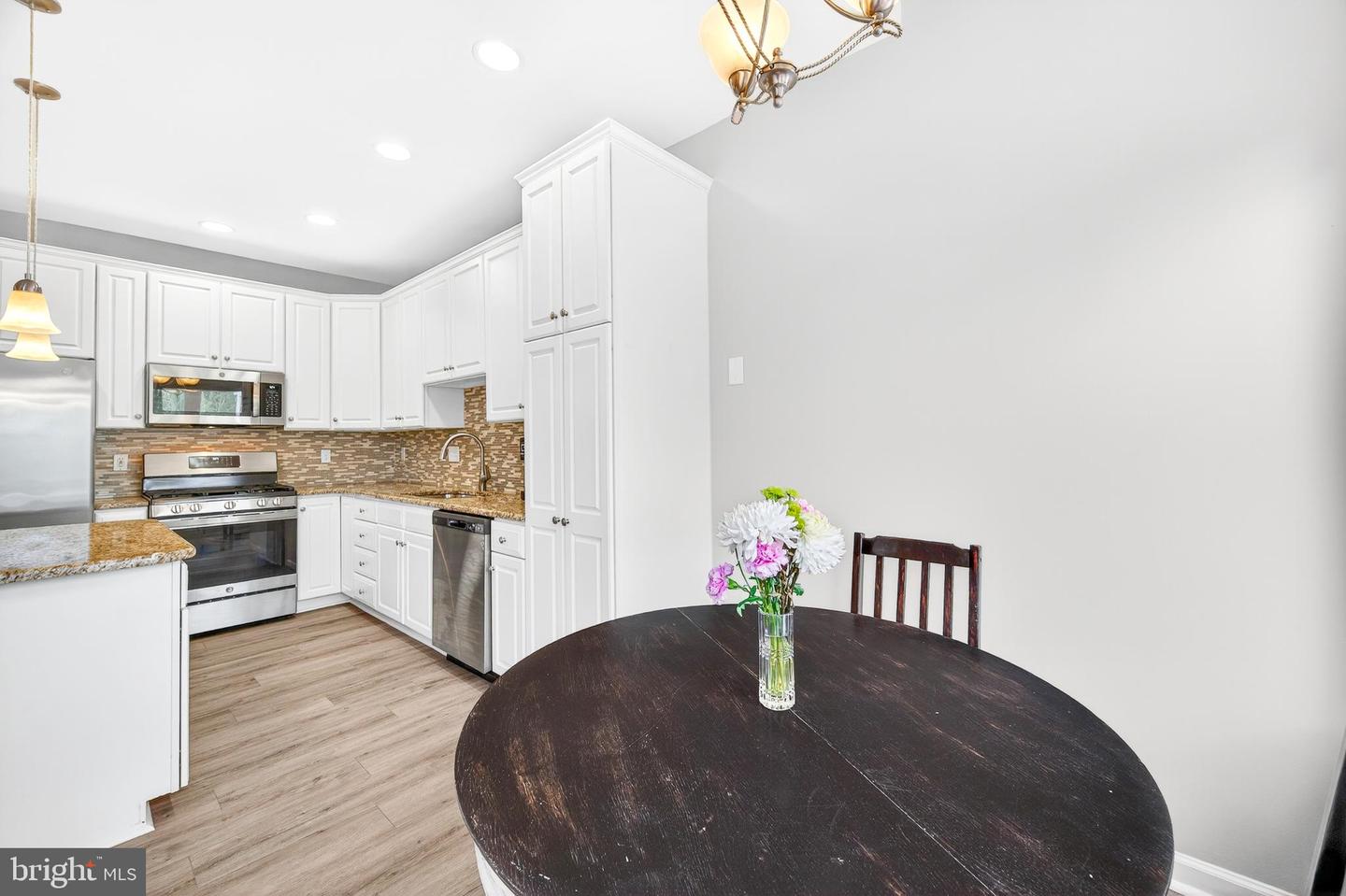 43877 SANDBURG SQ, ASHBURN, Virginia 20147, 3 Bedrooms Bedrooms, ,2 BathroomsBathrooms,Residential,For sale,43877 SANDBURG SQ,VALO2097792 MLS # VALO2097792
