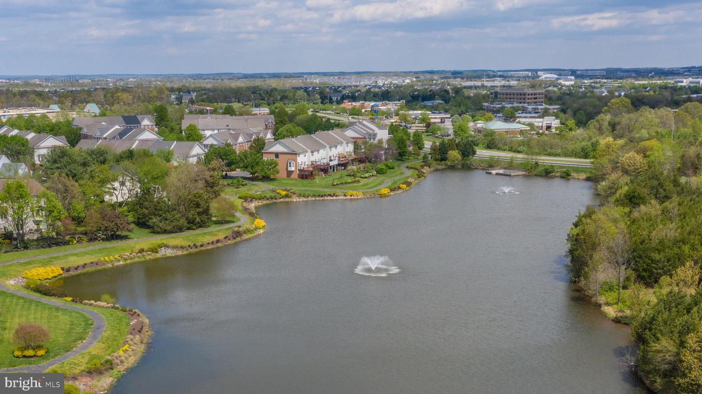 43877 SANDBURG SQ, ASHBURN, Virginia 20147, 3 Bedrooms Bedrooms, ,2 BathroomsBathrooms,Residential,For sale,43877 SANDBURG SQ,VALO2097792 MLS # VALO2097792