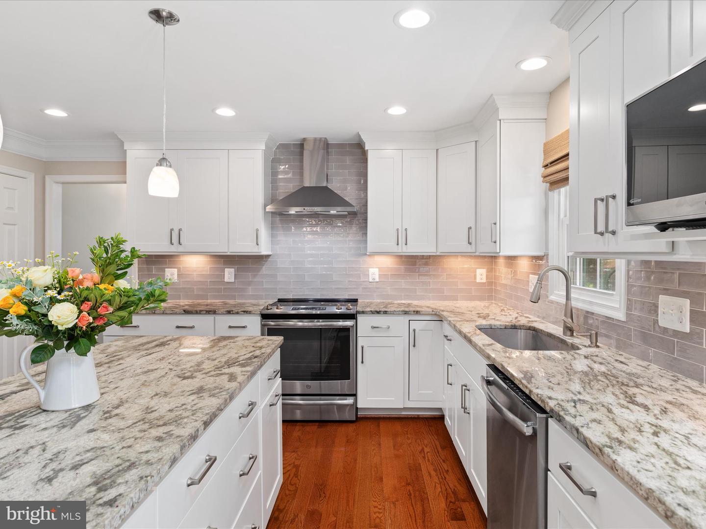 2200 LOMOND CT, VIENNA, Virginia 22181, 5 Bedrooms Bedrooms, ,3 BathroomsBathrooms,Residential,For sale,2200 LOMOND CT,VAFX2246376 MLS # VAFX2246376