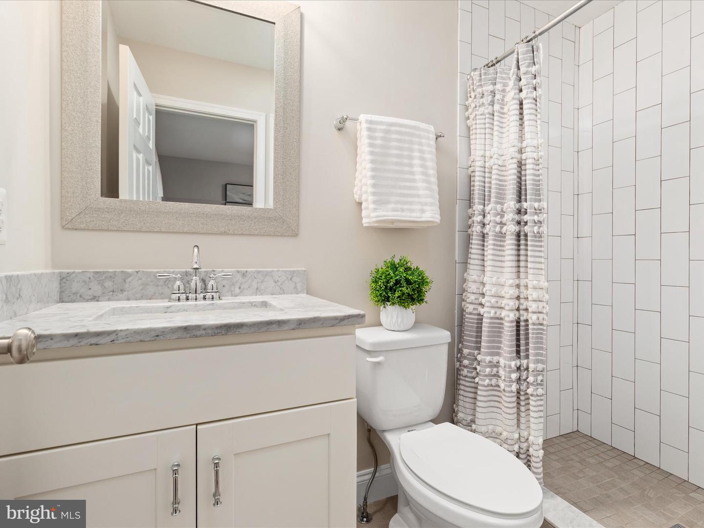 2200 LOMOND CT, VIENNA, Virginia 22181, 5 Bedrooms Bedrooms, ,3 BathroomsBathrooms,Residential,For sale,2200 LOMOND CT,VAFX2246376 MLS # VAFX2246376