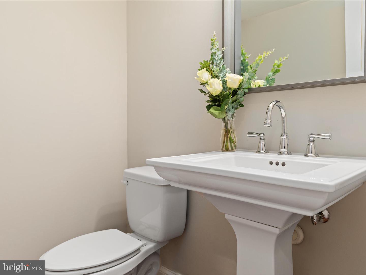 2200 LOMOND CT, VIENNA, Virginia 22181, 5 Bedrooms Bedrooms, ,3 BathroomsBathrooms,Residential,For sale,2200 LOMOND CT,VAFX2246376 MLS # VAFX2246376
