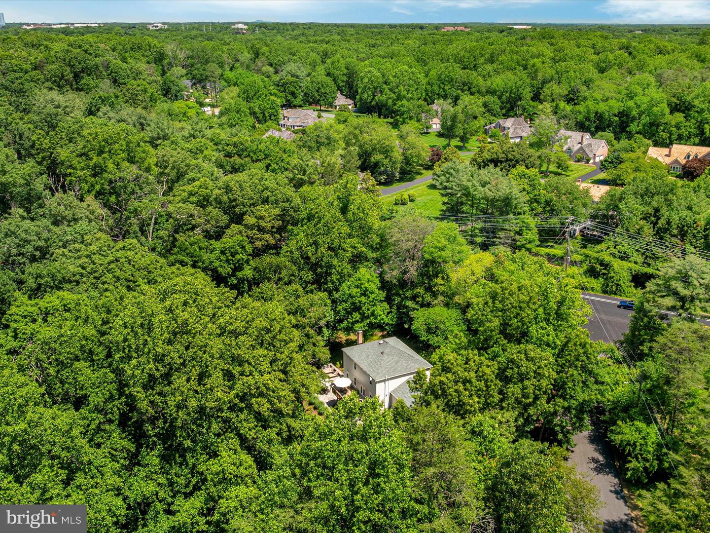 2200 LOMOND CT, VIENNA, Virginia 22181, 5 Bedrooms Bedrooms, ,3 BathroomsBathrooms,Residential,For sale,2200 LOMOND CT,VAFX2246376 MLS # VAFX2246376