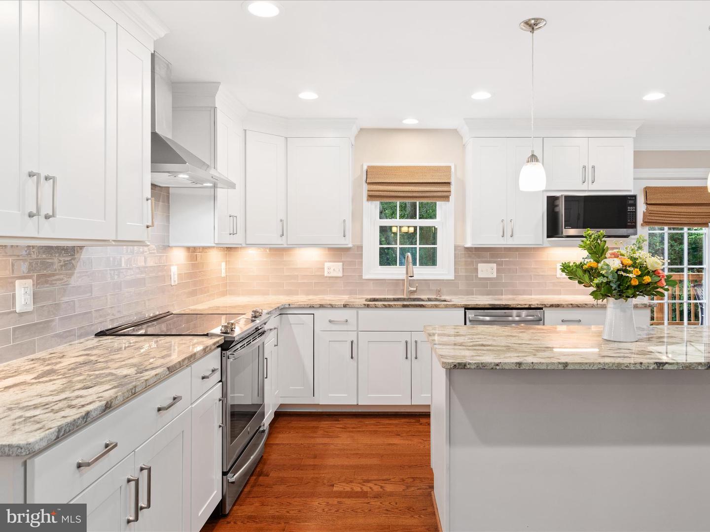 2200 LOMOND CT, VIENNA, Virginia 22181, 5 Bedrooms Bedrooms, ,3 BathroomsBathrooms,Residential,For sale,2200 LOMOND CT,VAFX2246376 MLS # VAFX2246376