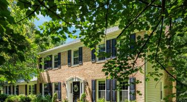 2200 LOMOND CT, VIENNA, Virginia 22181, 5 Bedrooms Bedrooms, ,3 BathroomsBathrooms,Residential,For sale,2200 LOMOND CT,VAFX2246376 MLS # VAFX2246376