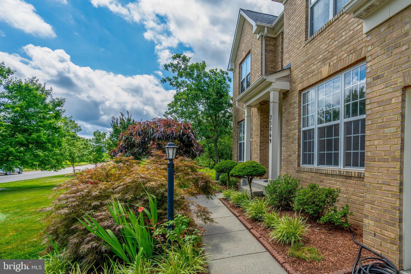 25869 SPRING FARM CIR, CHANTILLY, Virginia 20152, 4 Bedrooms Bedrooms, ,4 BathroomsBathrooms,Residential,For sale,25869 SPRING FARM CIR,VALO2102028 MLS # VALO2102028