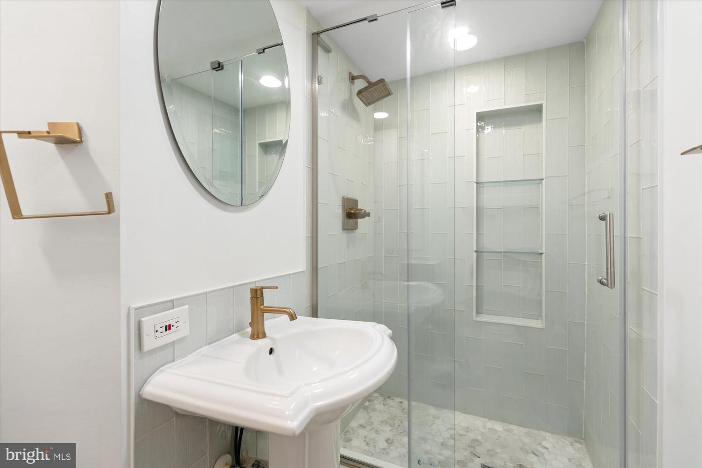 6115 WASHINGTON BLVD, ARLINGTON, Virginia 22205, 3 Bedrooms Bedrooms, ,3 BathroomsBathrooms,Residential,For sale,6115 WASHINGTON BLVD,VAAR2060966 MLS # VAAR2060966