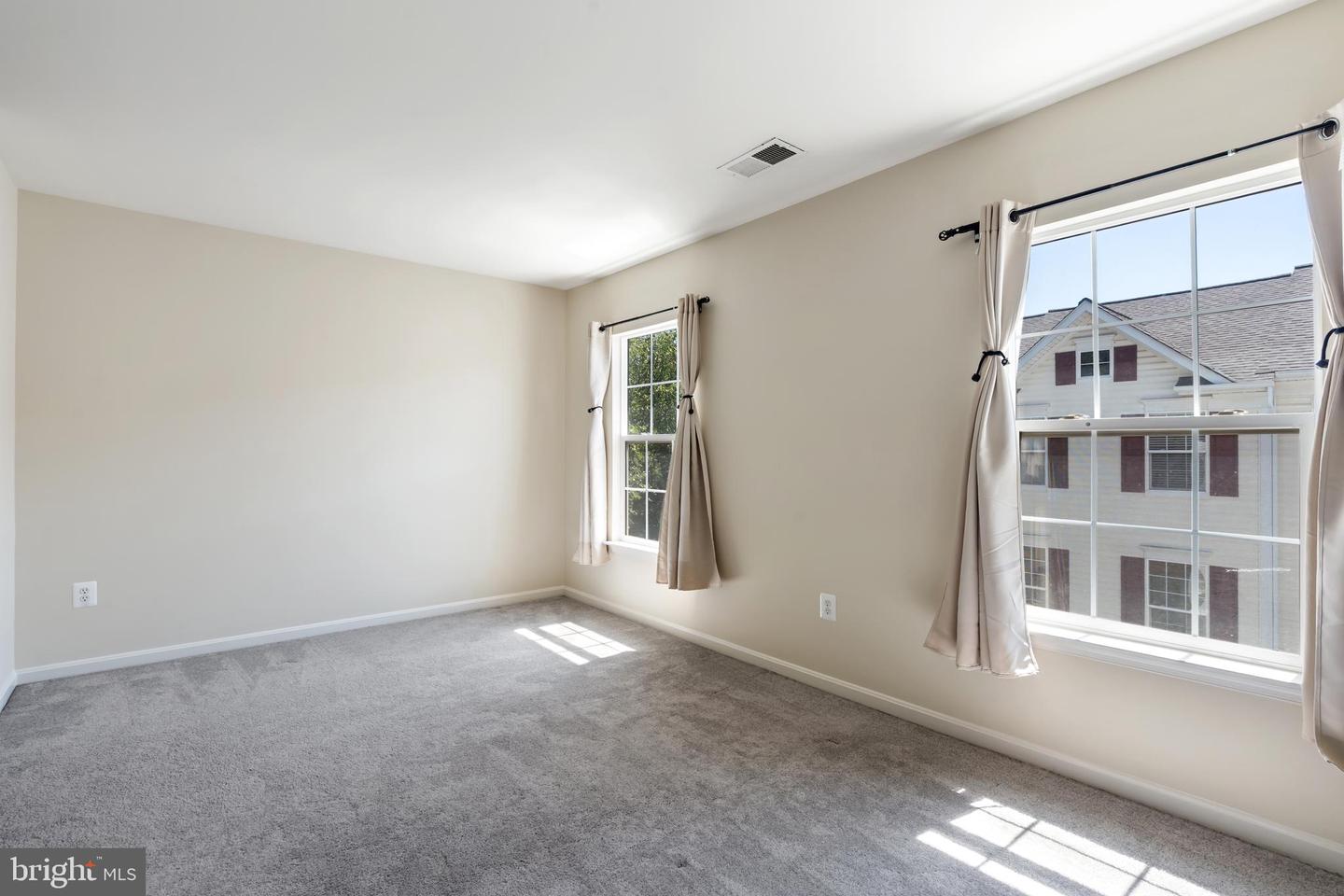 43740 CLEAR LAKE SQ, ASHBURN, Virginia 20147, 3 Bedrooms Bedrooms, ,3 BathroomsBathrooms,Residential,For sale,43740 CLEAR LAKE SQ,VALO2102496 MLS # VALO2102496