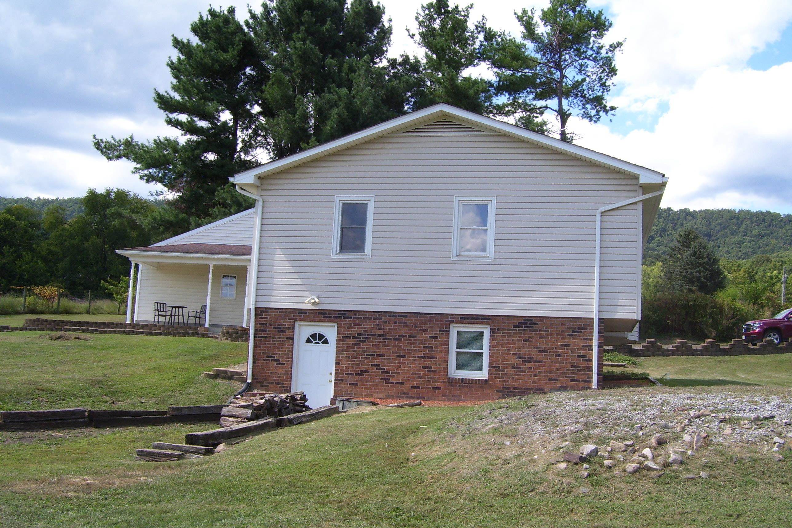 8379 VETTERS RD, BROADWAY, Virginia 22815, 3 Bedrooms Bedrooms, ,1 BathroomBathrooms,Residential,8379 VETTERS RD,668643 MLS # 668643