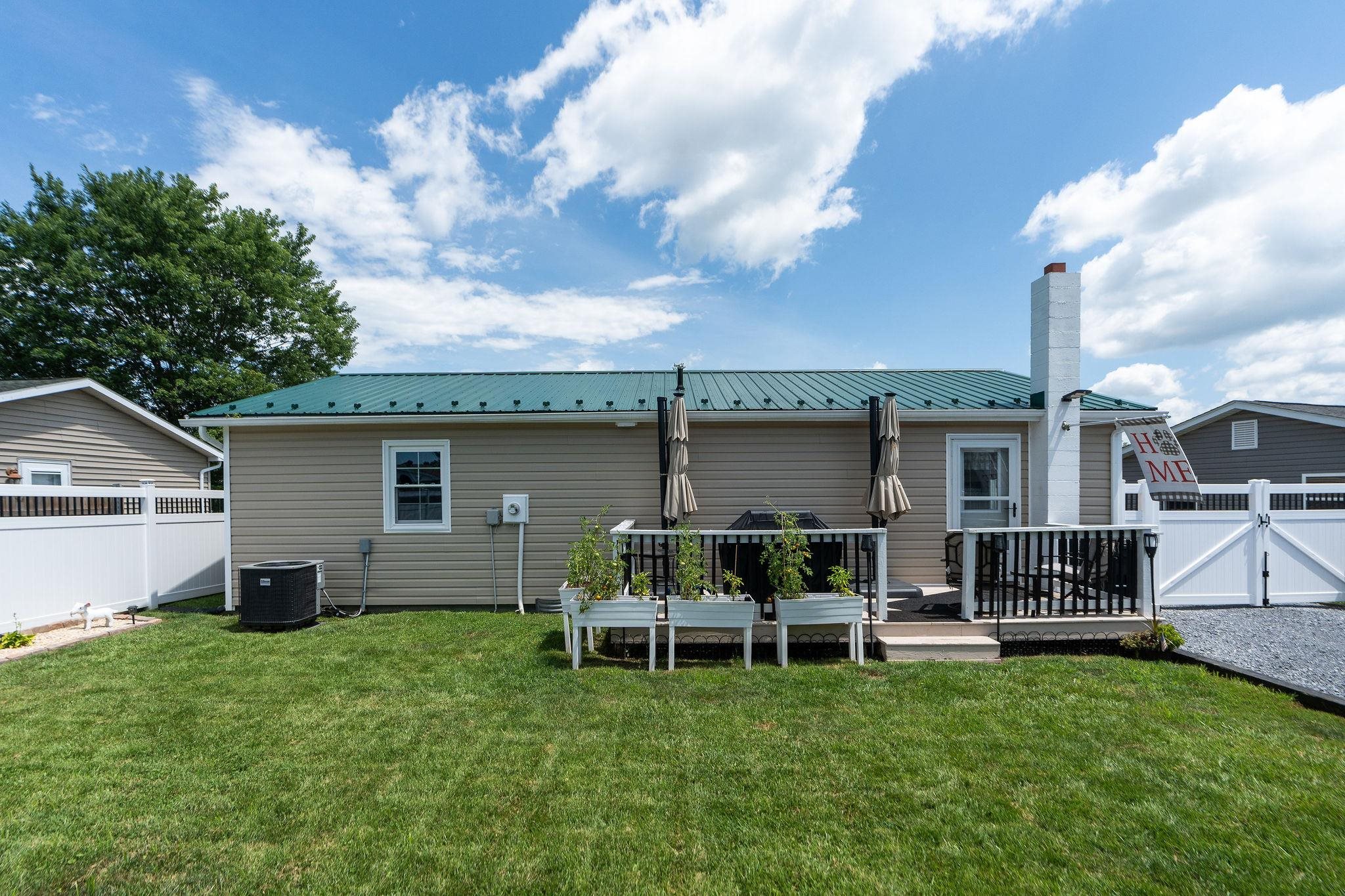61 KENDRICK AVE, VERONA, Virginia 24482, 3 Bedrooms Bedrooms, ,1 BathroomBathrooms,Residential,61 KENDRICK AVE,668645 MLS # 668645