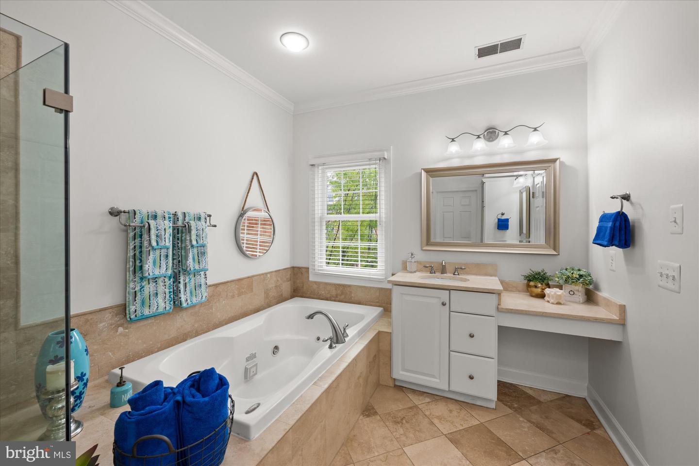 5015 WAPLE LN, ALEXANDRIA, Virginia 22304, 4 Bedrooms Bedrooms, ,4 BathroomsBathrooms,Residential,For sale,5015 WAPLE LN,VAAX2047790 MLS # VAAX2047790