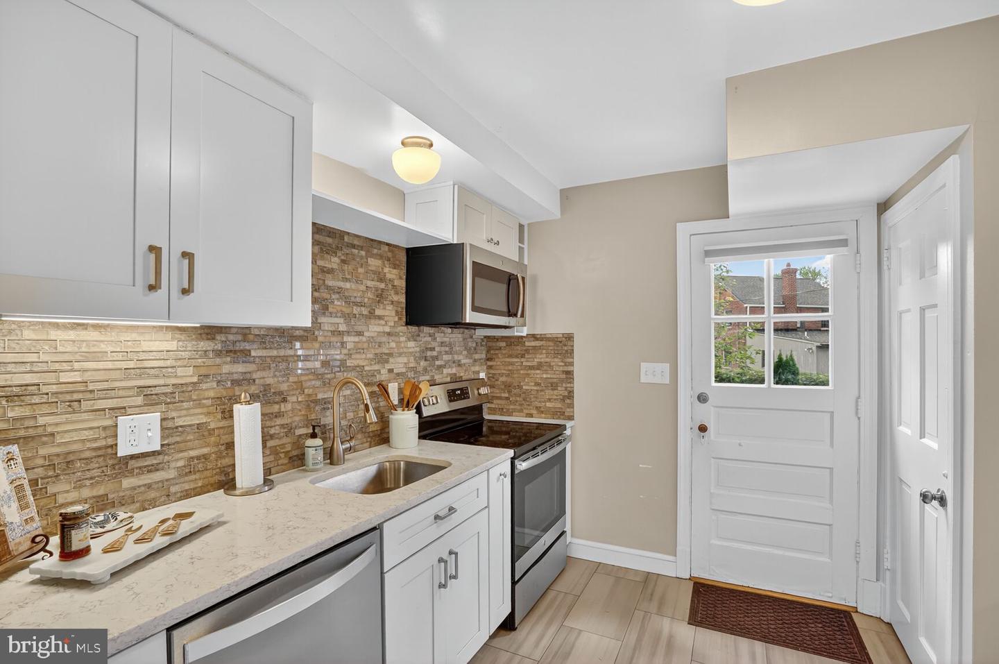 313 N GRANADA ST, ARLINGTON, Virginia 22203, 4 Bedrooms Bedrooms, ,2 BathroomsBathrooms,Residential,For sale,313 N GRANADA ST,VAAR2061584 MLS # VAAR2061584