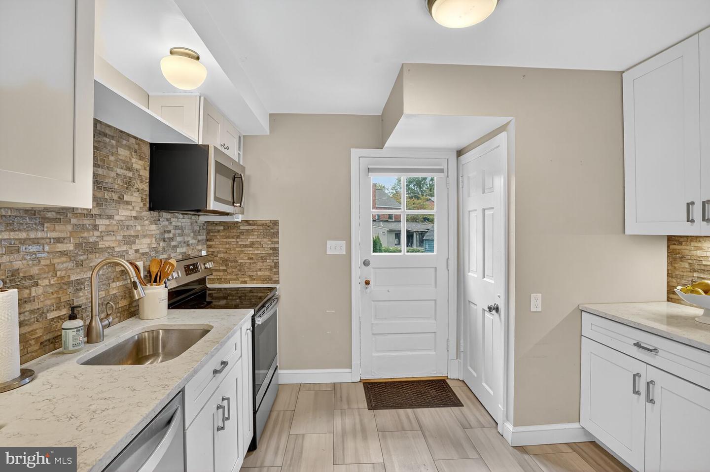 313 N GRANADA ST, ARLINGTON, Virginia 22203, 4 Bedrooms Bedrooms, ,2 BathroomsBathrooms,Residential,For sale,313 N GRANADA ST,VAAR2061584 MLS # VAAR2061584