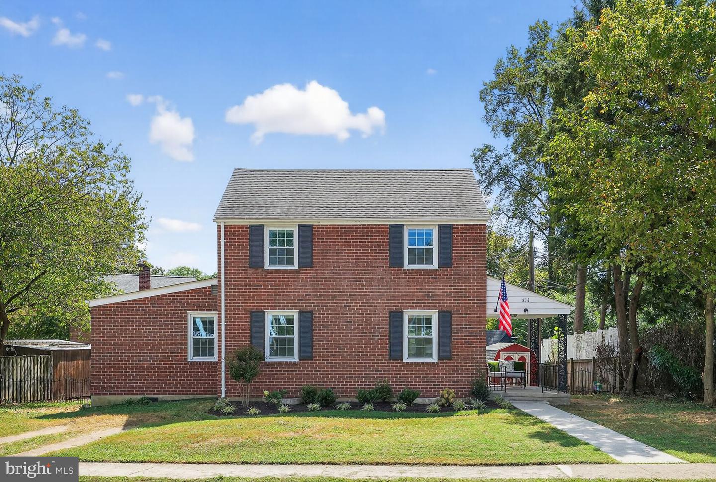 313 N GRANADA ST, ARLINGTON, Virginia 22203, 4 Bedrooms Bedrooms, ,2 BathroomsBathrooms,Residential,For sale,313 N GRANADA ST,VAAR2061584 MLS # VAAR2061584