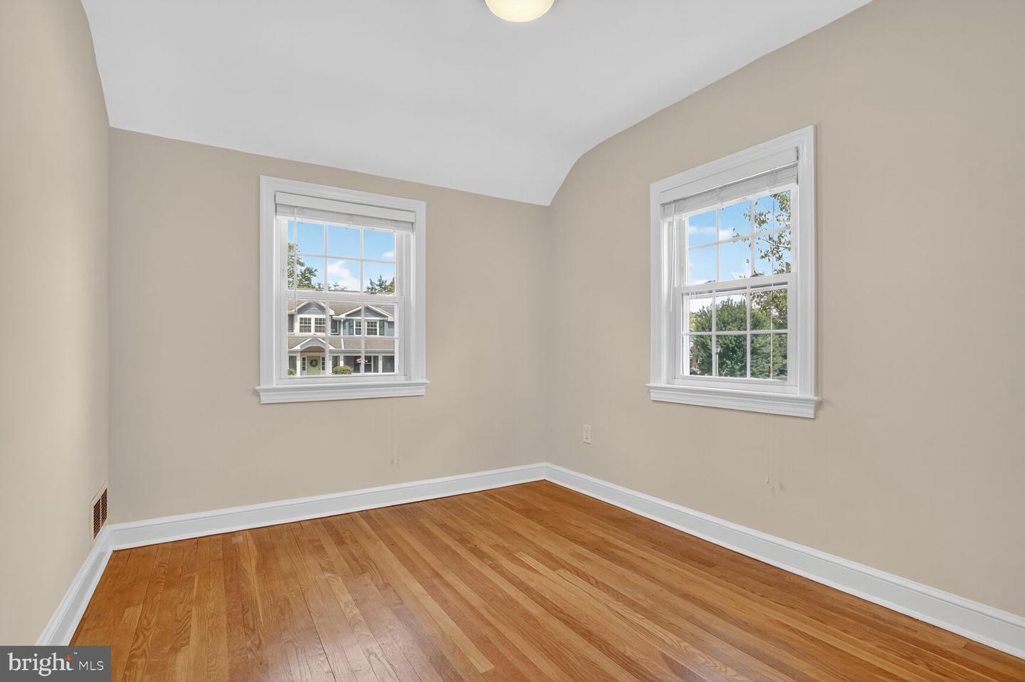313 N GRANADA ST, ARLINGTON, Virginia 22203, 4 Bedrooms Bedrooms, ,2 BathroomsBathrooms,Residential,For sale,313 N GRANADA ST,VAAR2061584 MLS # VAAR2061584
