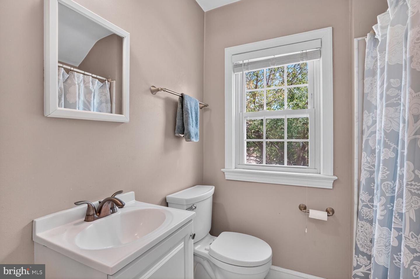 313 N GRANADA ST, ARLINGTON, Virginia 22203, 4 Bedrooms Bedrooms, ,2 BathroomsBathrooms,Residential,For sale,313 N GRANADA ST,VAAR2061584 MLS # VAAR2061584