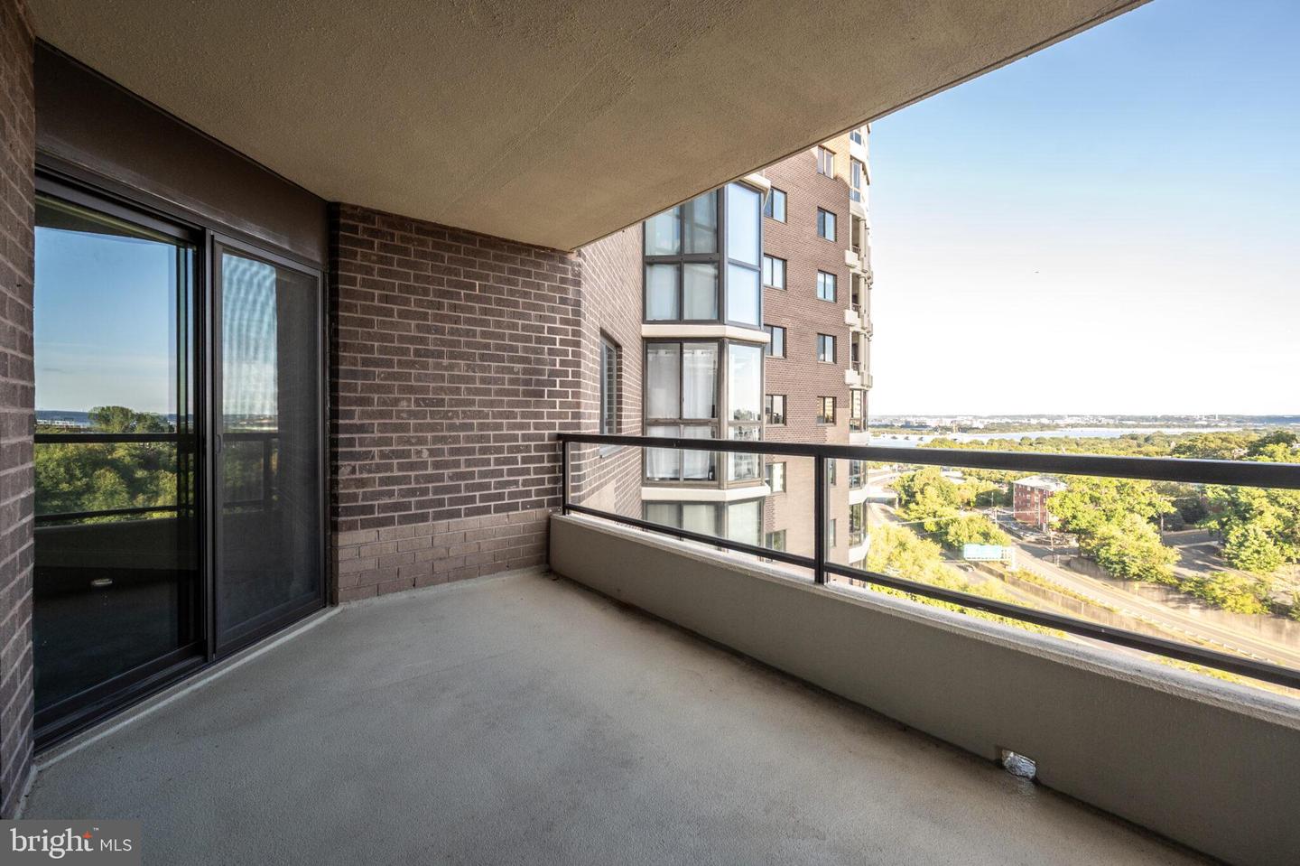 1600 N OAK ST #1125, ARLINGTON, Virginia 22209, 2 Bedrooms Bedrooms, ,2 BathroomsBathrooms,Residential,For sale,1600 N OAK ST #1125,VAAR2061702 MLS # VAAR2061702