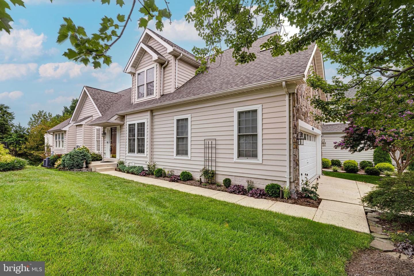 25585 CREEK RUN TER, CHANTILLY, Virginia 20152, 3 Bedrooms Bedrooms, 16 Rooms Rooms,3 BathroomsBathrooms,Residential,For sale,25585 CREEK RUN TER,VALO2103746 MLS # VALO2103746