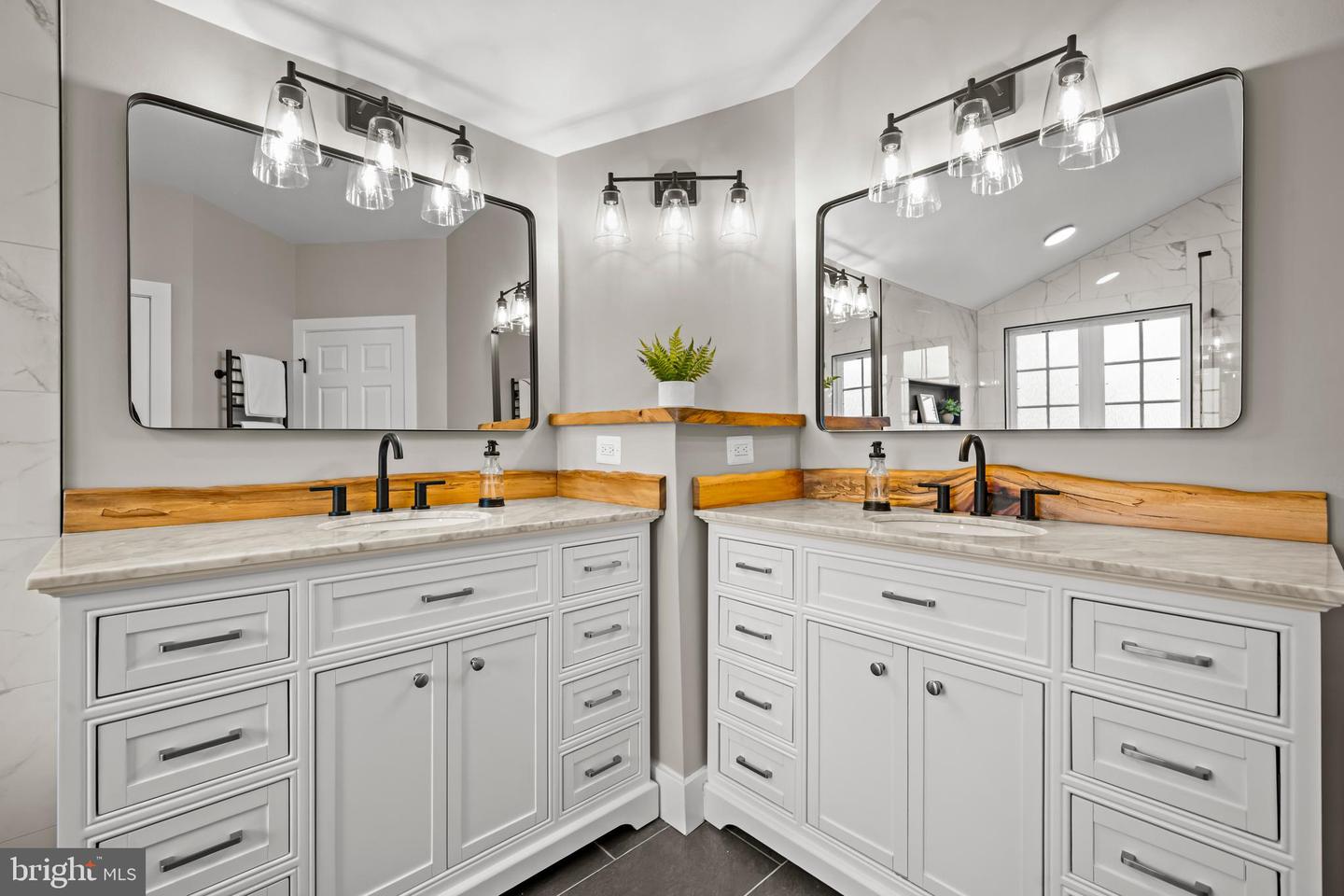 6288 REDWINGED BLACKBIRD DR, WARRENTON, Virginia 20187, 5 Bedrooms Bedrooms, ,3 BathroomsBathrooms,Residential,For sale,6288 REDWINGED BLACKBIRD DR,VAFQ2017850 MLS # VAFQ2017850