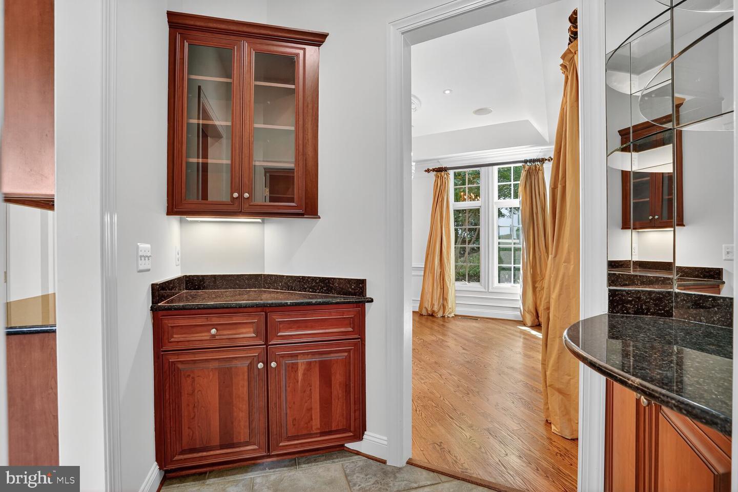 3950 27TH RD N, ARLINGTON, Virginia 22207, 5 Bedrooms Bedrooms, ,4 BathroomsBathrooms,Residential,For sale,3950 27TH RD N,VAAR2062198 MLS # VAAR2062198 3950 27TH RD N, ARLINGTON, Virginia 22207, 5 Bedrooms Bedrooms, ,4 BathroomsBathrooms,Residential,For sale,3950 27TH RD N,VAAR2062198 MLS # VAAR2062198