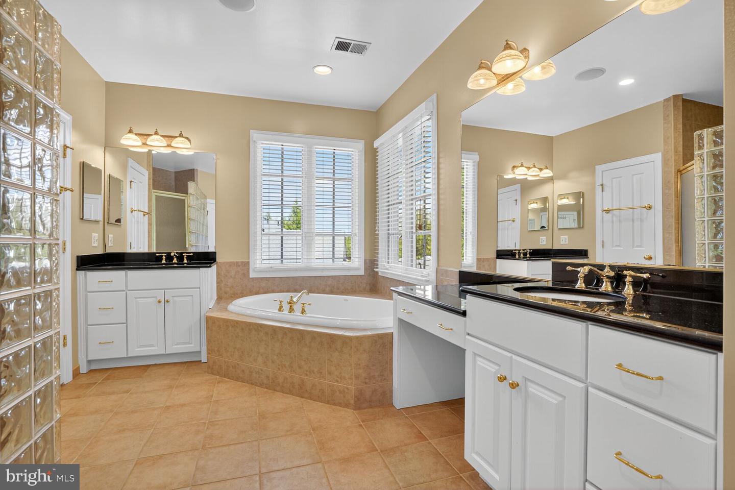 3950 27TH RD N, ARLINGTON, Virginia 22207, 5 Bedrooms Bedrooms, ,4 BathroomsBathrooms,Residential,For sale,3950 27TH RD N,VAAR2062198 MLS # VAAR2062198 3950 27TH RD N, ARLINGTON, Virginia 22207, 5 Bedrooms Bedrooms, ,4 BathroomsBathrooms,Residential,For sale,3950 27TH RD N,VAAR2062198 MLS # VAAR2062198