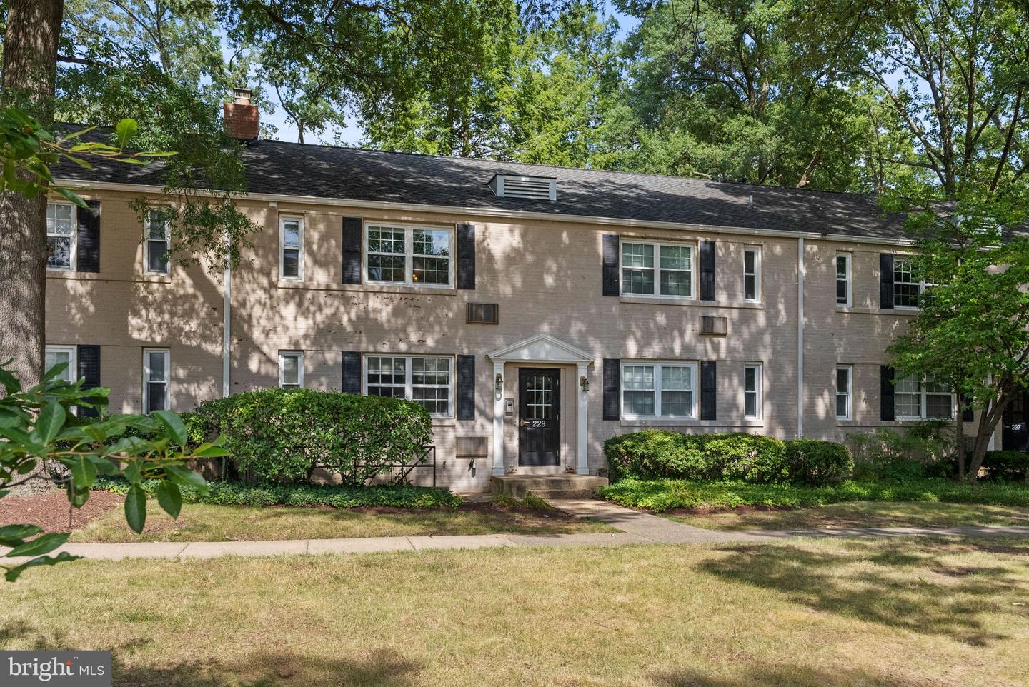 229 N GEORGE MASON DR #229-2, ARLINGTON, Virginia 22203, 1 Bedroom Bedrooms, ,1 BathroomBathrooms,Residential,For sale,229 N GEORGE MASON DR #229-2,VAAR2062326 MLS # VAAR2062326