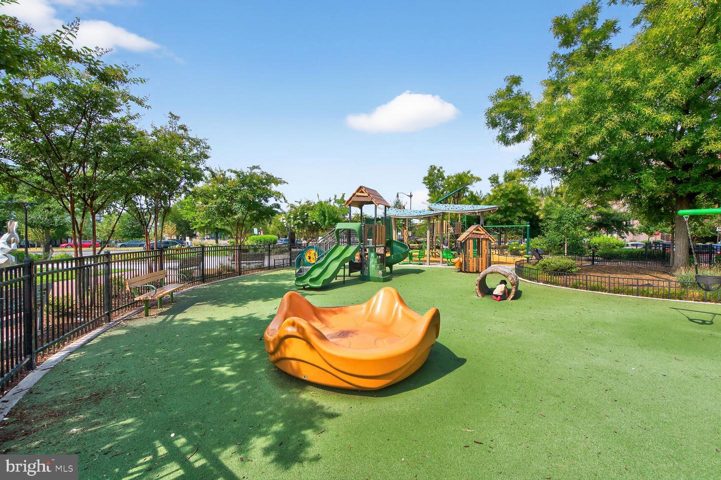 905 SOUTH CAROLINA AVE SE #6, WASHINGTON, District Of Columbia 20003, 2 Bedrooms Bedrooms, ,2 BathroomsBathrooms,Residential,For sale,905 SOUTH CAROLINA AVE SE #6,DCDC2215478 MLS # DCDC2215478